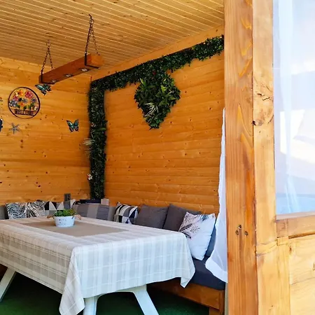 Camping еко къщи градина